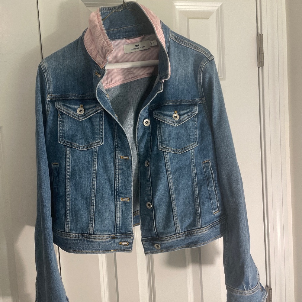 Vineyard vines Jean jacket. Worn once. Excellent condition